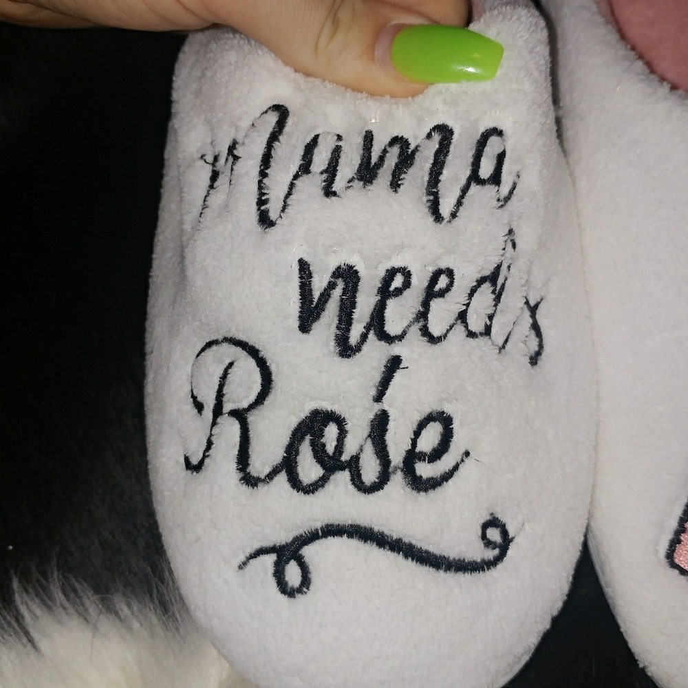 Last 1! 5⭐(5-6)mama needs rosé pink slippers - Picture 2 of 6